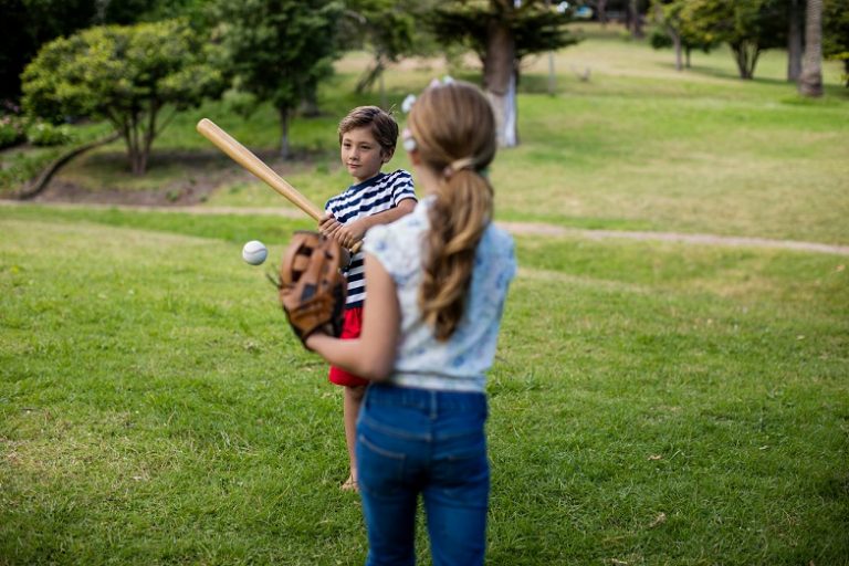 How to keep your kids cool and comfortable during summer softball games